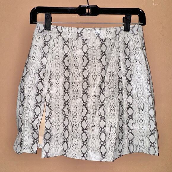 Princess Polly Samira Snakeskin Mini Skirt - Size 2 - Picture 1 of 6